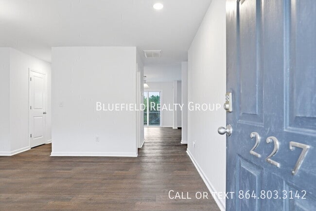 Building Photo - 227 Millen Dr