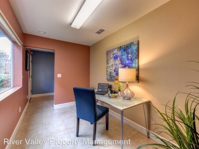 Building Photo - 2 br, 2.5 bath House - 1720 W. Socap Walk