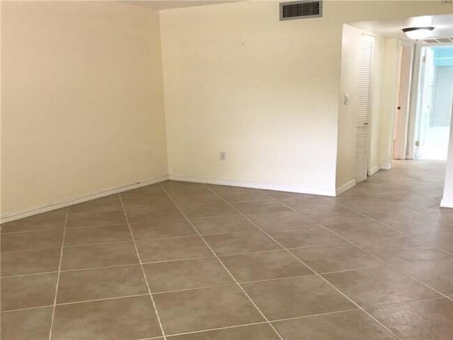 Foto del edificio - 7300 NW 17th St