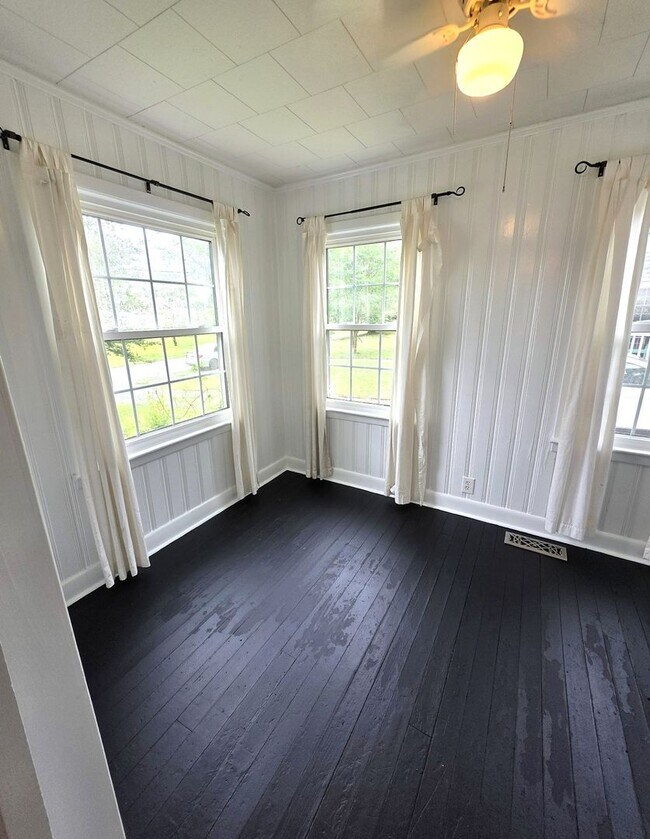 Building Photo - 3208 Camden Cir