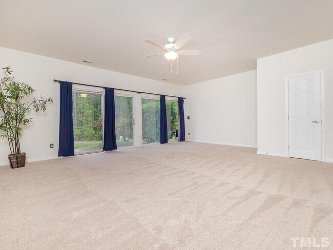 Foto del edificio - 304 Hickory Meadow Cir