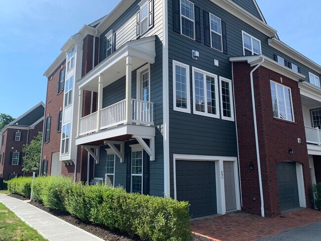 Building Photo - 896 Elmhurst Way