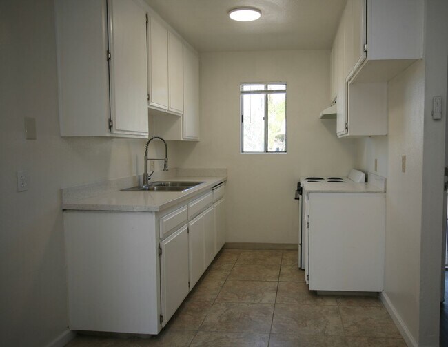 Building Photo - Helix 1380-82