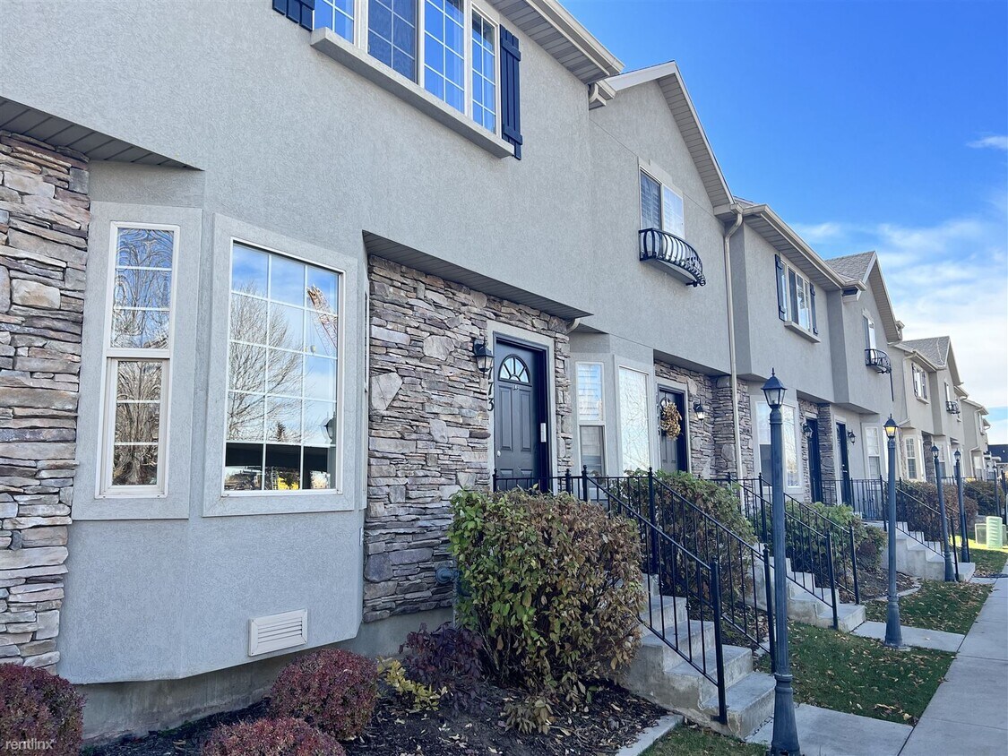 3 br, 2.5 bath Townhome 1773 West 910 South Townhome Rentals in