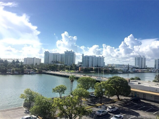 Foto del edificio - 1455 N Treasure Dr