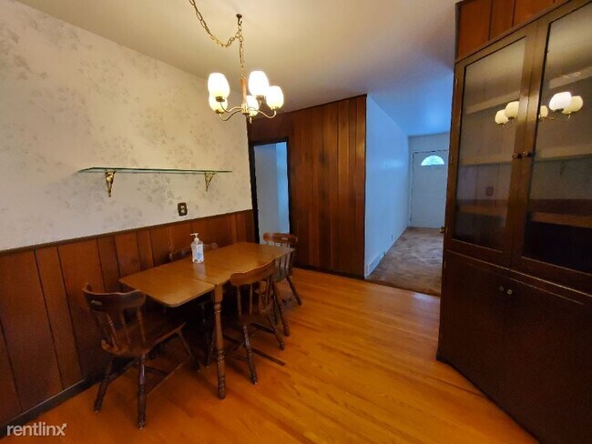 Building Photo - 3 br, 1 bath House - 968 Kendalwood