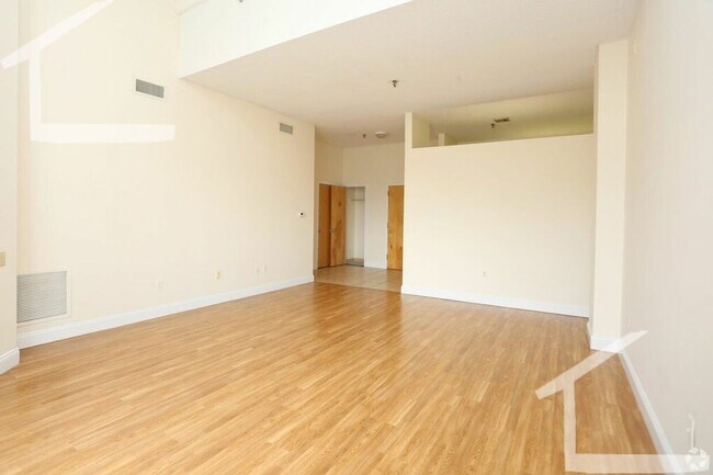 Foto del edificio - No Brokers Fee Unit in Luxury Building, Gym, Swimming Pool,  Concierge, Elevator, Central Heat/AC