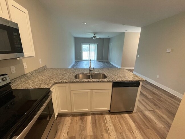 Building Photo - For Rent – Beautiful 3 Bed | 2 Bath Single...