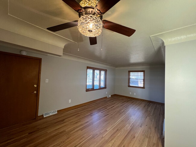 Building Photo - 6210 Franklin Ave