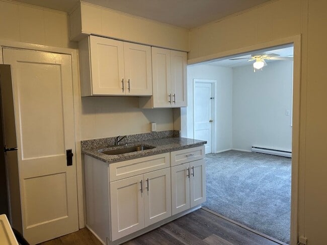 Building Photo - 8 Market St