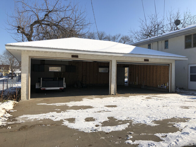 Garage - 679 43rd Ave NE