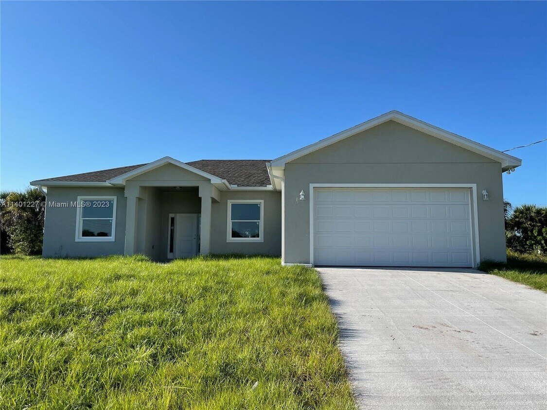 Primary Photo - 1146 N Saturn Cir