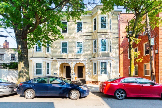 Building Photo - 12 2nd St