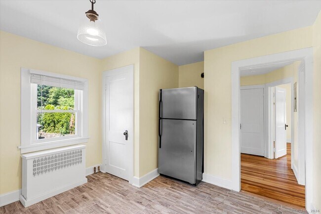 Building Photo - 291 Strawberry Hill Ave