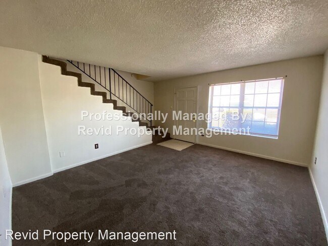Building Photo - 2 br, 1.5 bath House - 692 Hobbs
