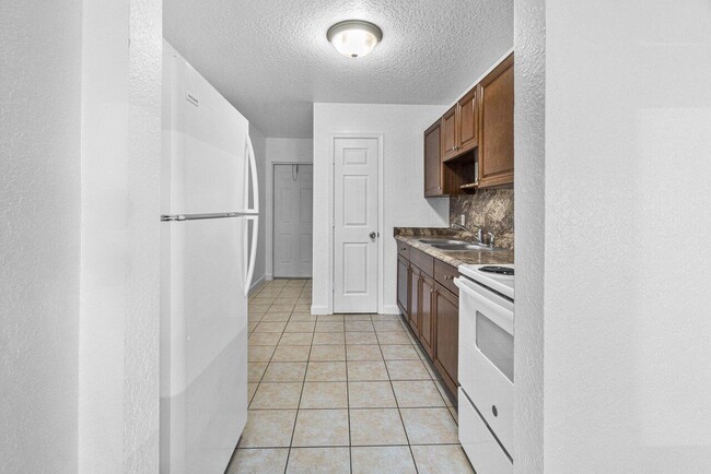 Building Photo - 751 Hummingbird Way