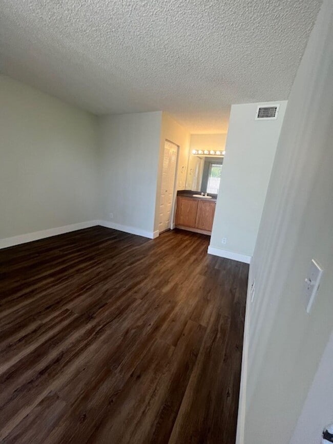 Building Photo - 738 Executive Center Dr