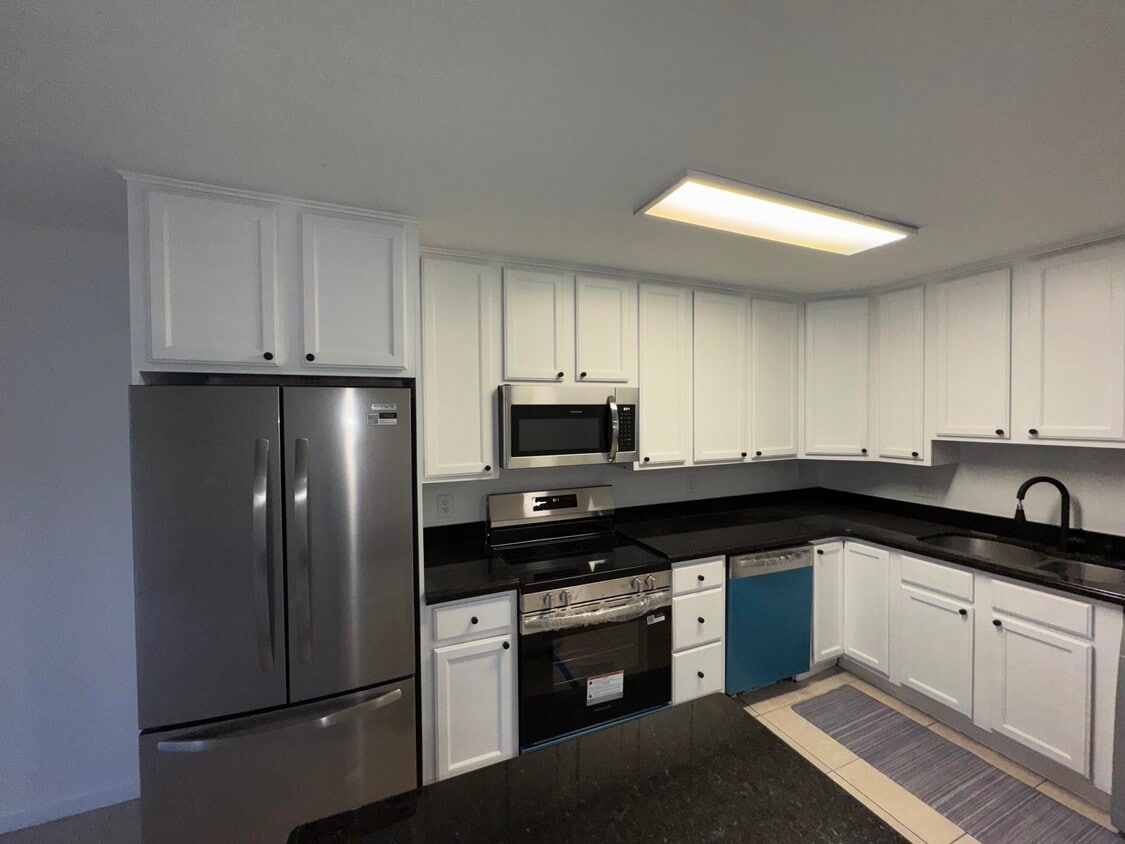 Foto principal - 110 N Lakeside Dr