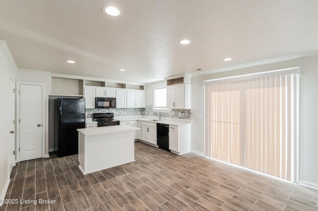 Foto del edificio - 6797 Brittany Oak Dr