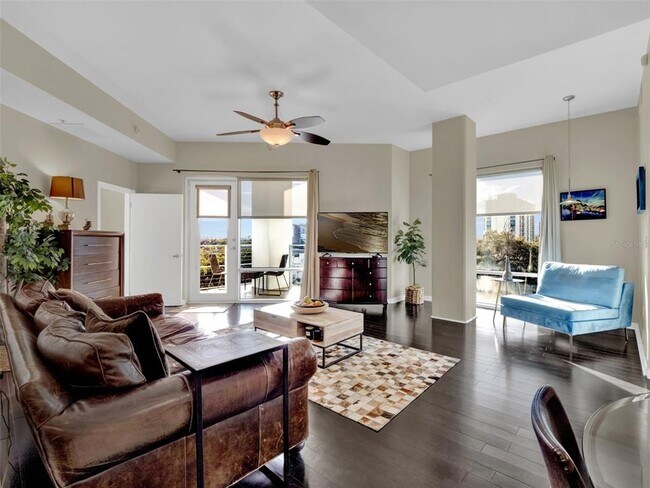 Foto del edificio - 525 E Jackson St