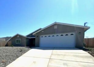 Building Photo - 820 N Cypress St