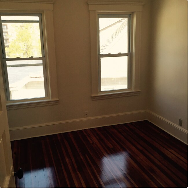 Building Photo - 105-107 Fellsway W