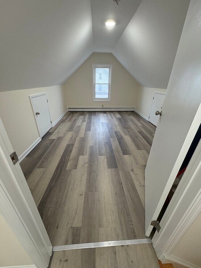 Foto del edificio - 305 W Clay Ave