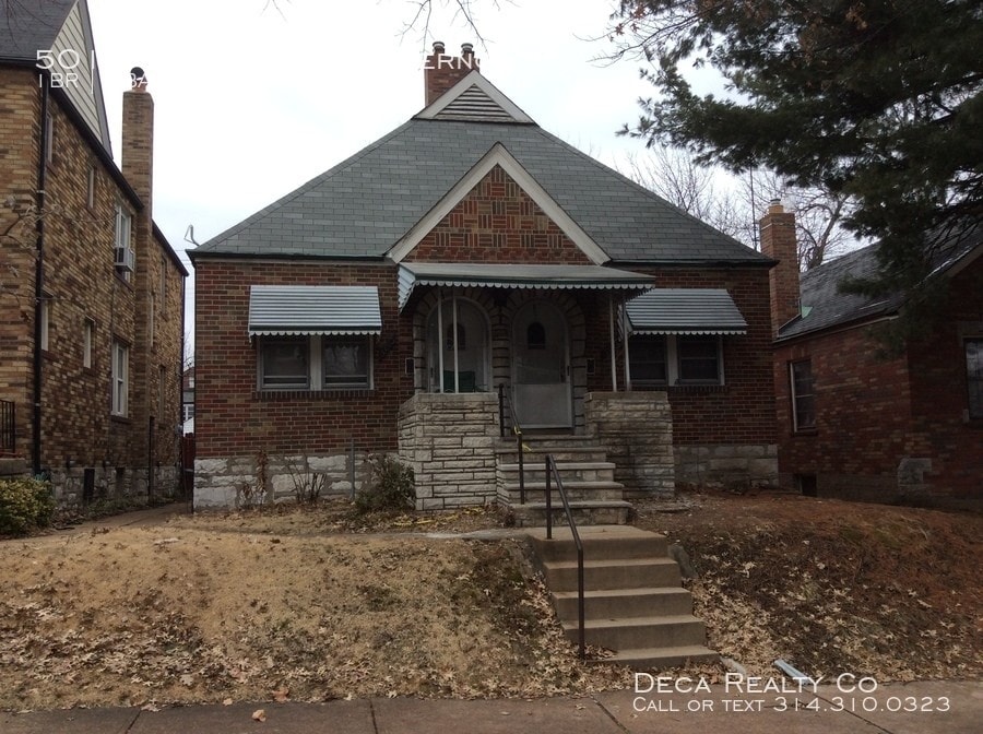5011 Pernod Ave Unit 5011 Pernod, St. Louis, MO 63139 Room for Rent