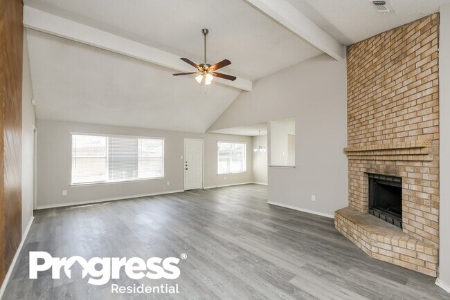 Foto del edificio - 8221 Cloverglen Ln