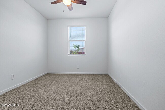 Foto del edificio - 16006 W Cottontail Ln