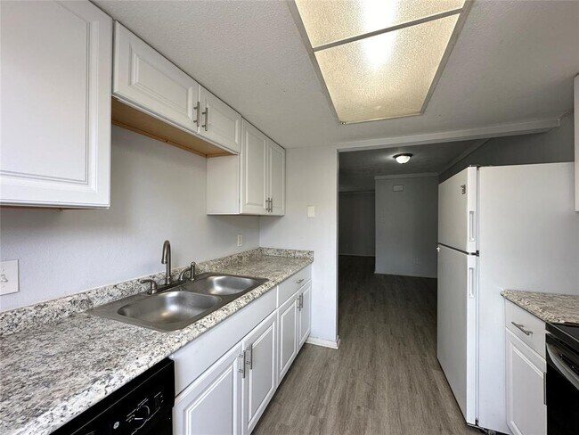 Building Photo - 11545 Beechnut St