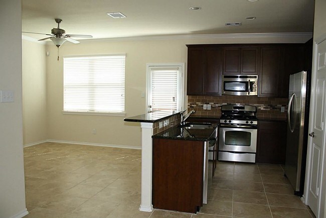 Foto del edificio - 6454 Calgary Woods Ln