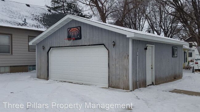 Building Photo - 4 br, 2 bath House - 902 Frank Ave