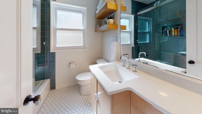 Building Photo - 6904 Kenyon Dr