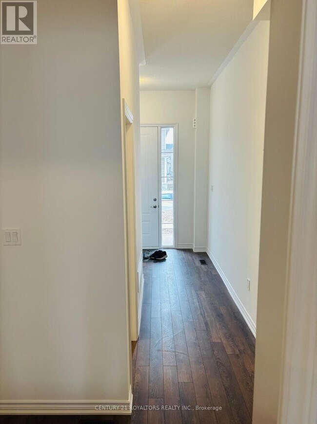 Photo du bâtiment - 94 Sanders Rd