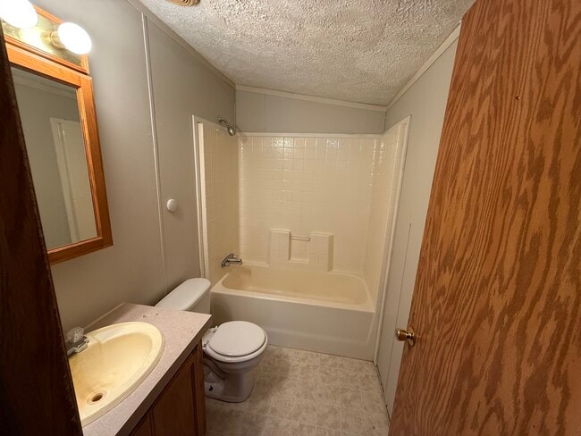 Building Photo - 285 E Birdsall Dr