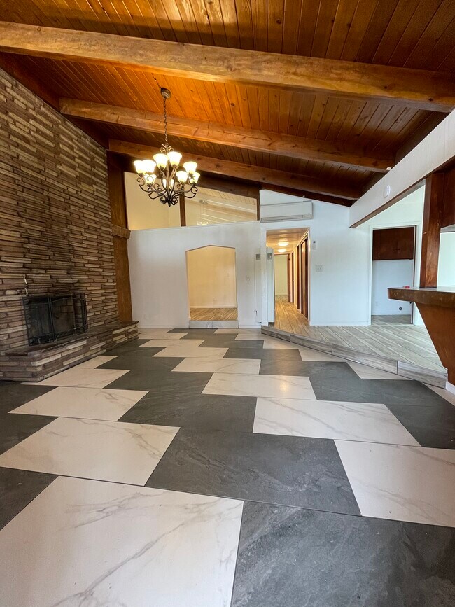 Building Photo - 2304 Cottage Way