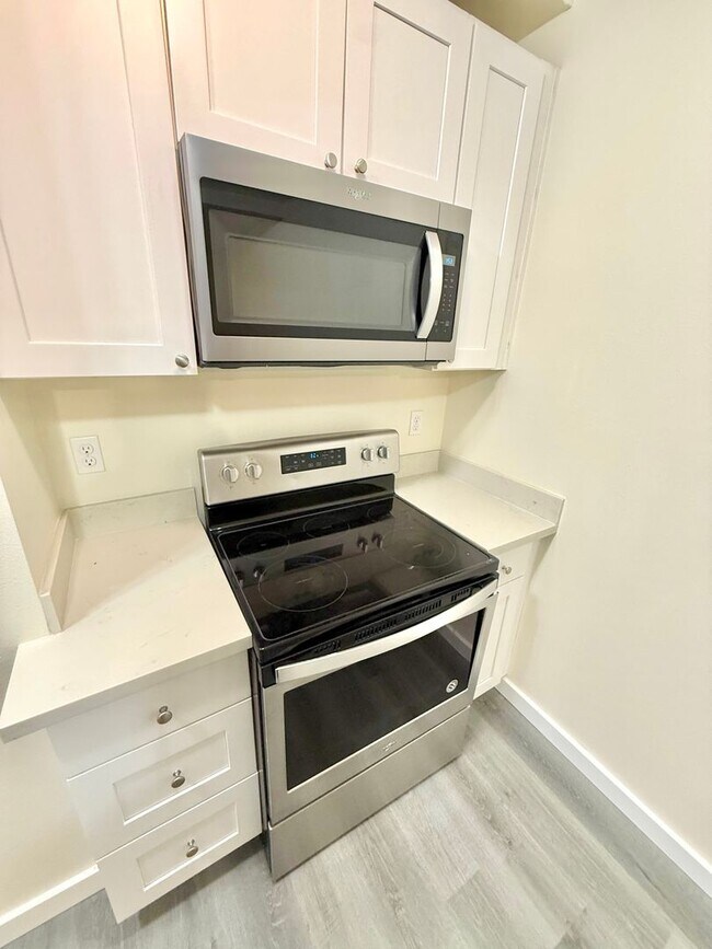 Building Photo - 4259 8th Ave NE