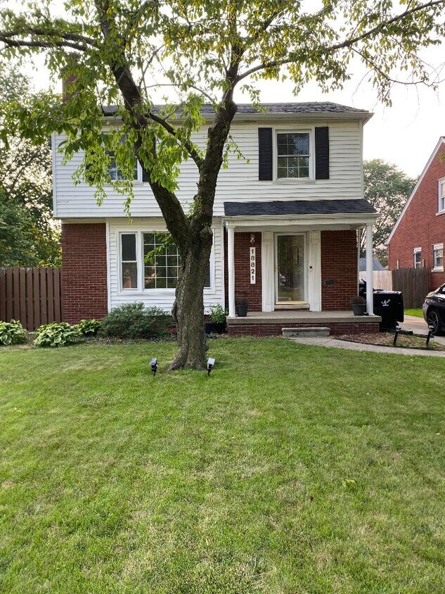 Primary Photo - 18821 Chandler Park Dr