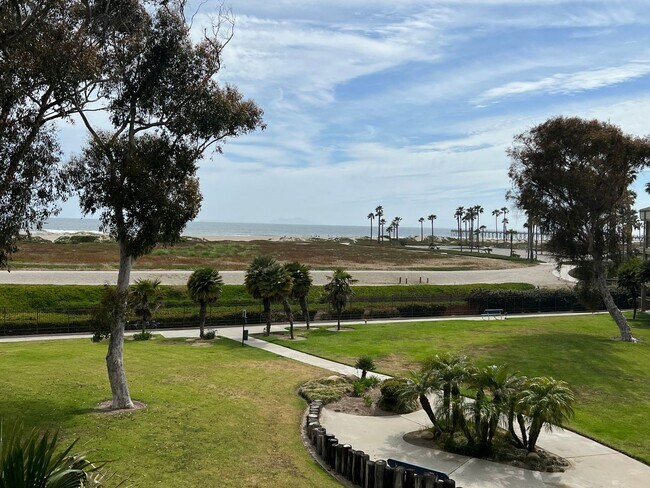 Building Photo - Condo at the Beach - Surfside III HOA