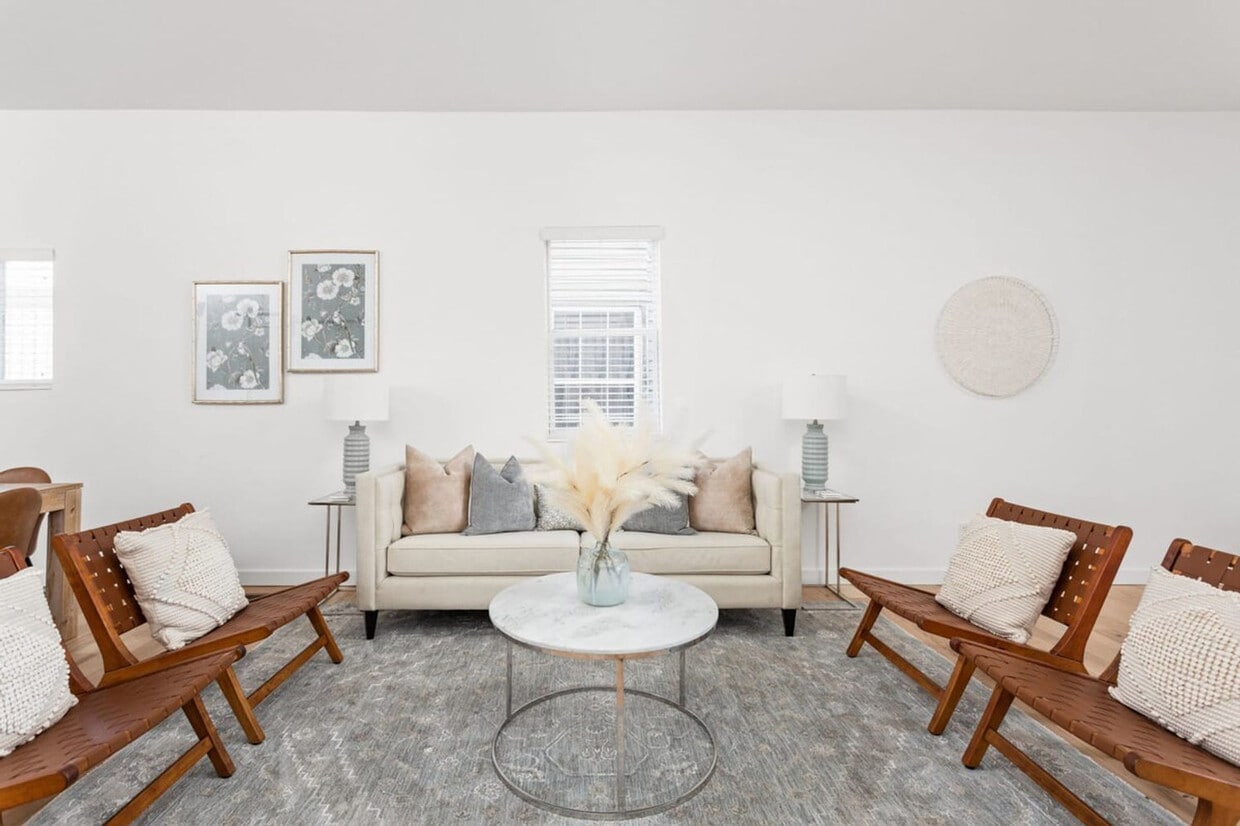 Foto principal - 305 Parkway Ave