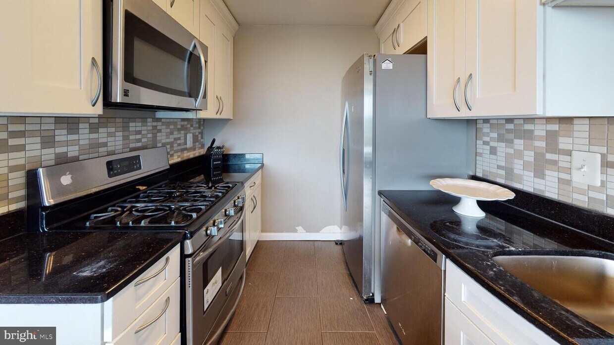 Foto principal - 4600 Duke St
