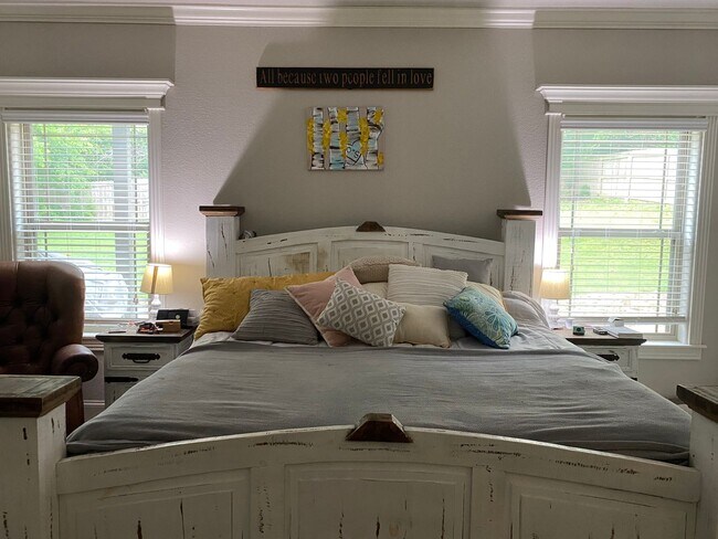 Building Photo - 3 Bedroom 2.5 Bathroom Home