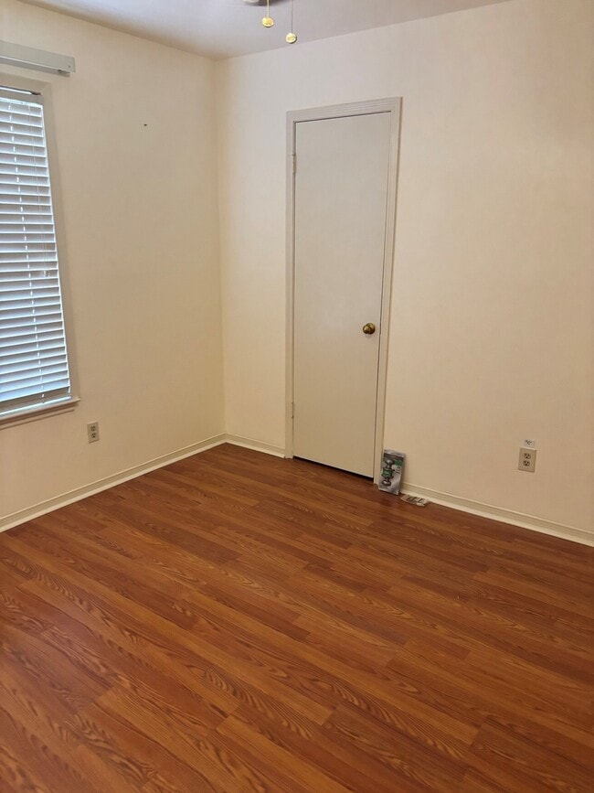 Building Photo - 1323 River Rock Dr