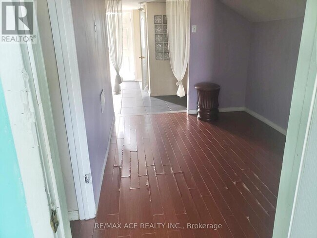 Photo du bâtiment - 7098 Goreway Dr