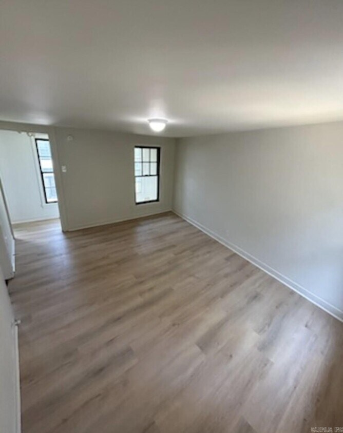 Foto principal - 1008 Kavanaugh Blvd