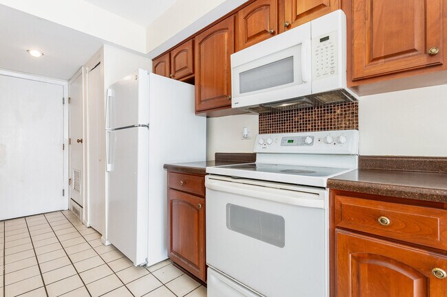 Building Photo - 1121 N Knollwood Dr