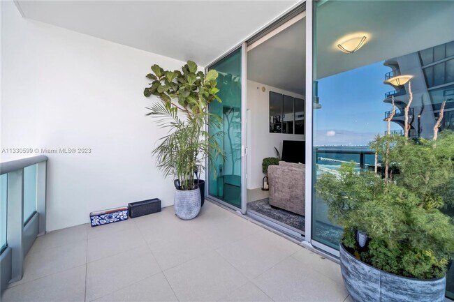 Building Photo - 900 Biscayne Blvd