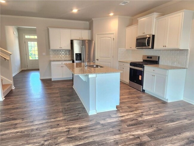 Building Photo - 383 King Vlg