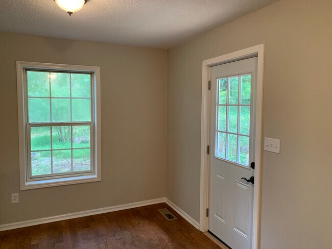Building Photo - 400 Beard Mountain Ln